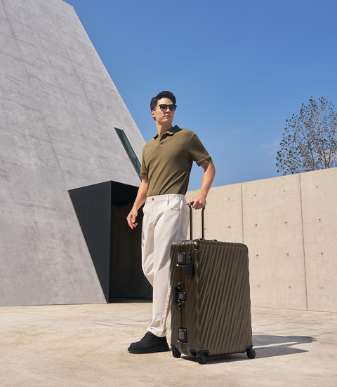 19 DEGREE ALUMINUM 長程托運行李箱  lifestyle | TUMI