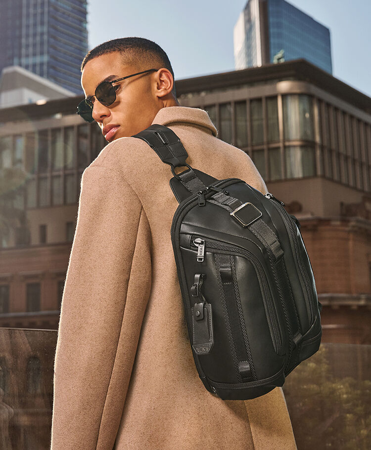 ALPHA BRAVO Knight 斜揹後背包  hi-res | TUMI