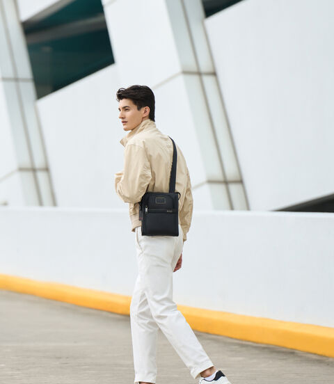 ALPHA 小型斜背包  lifestyle | TUMI