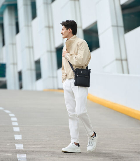 ALPHA 小型斜背包  lifestyle | TUMI