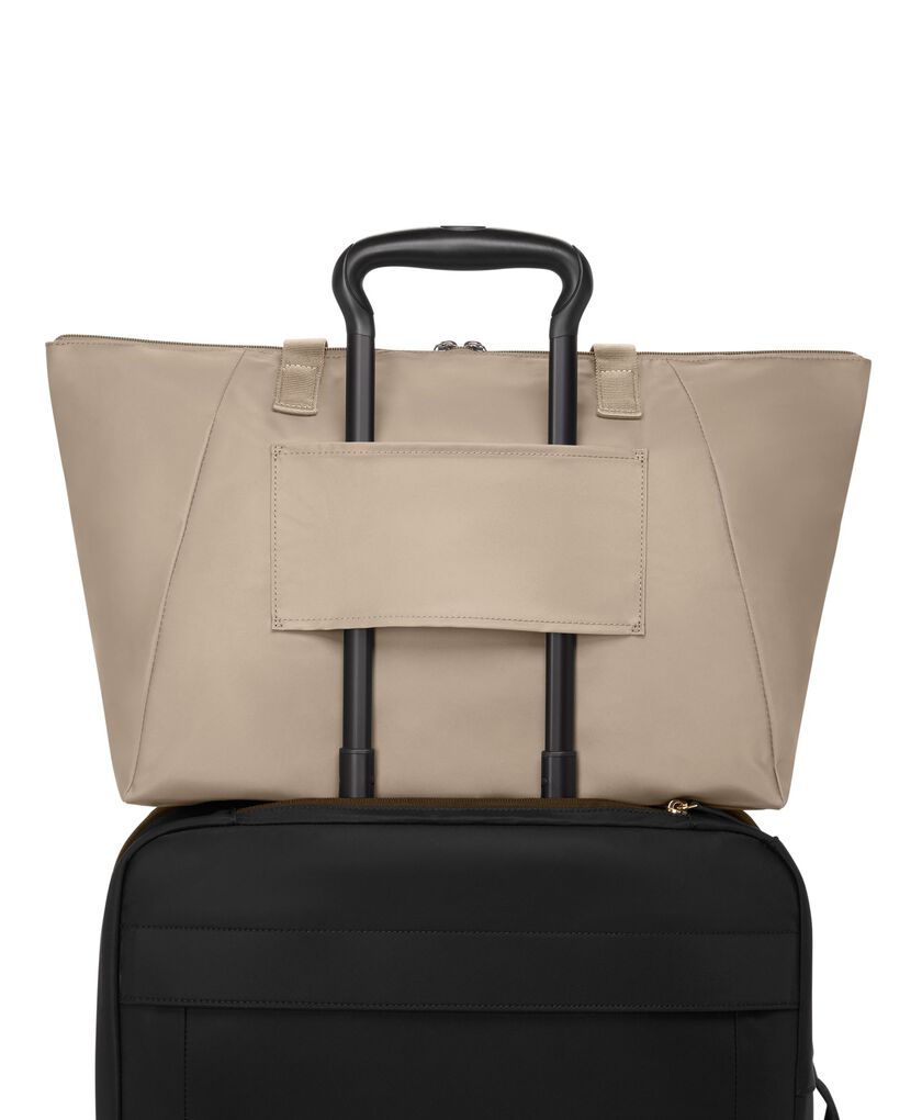 VOYAGEUR Just In Case&reg; 中型托特包  hi-res | TUMI