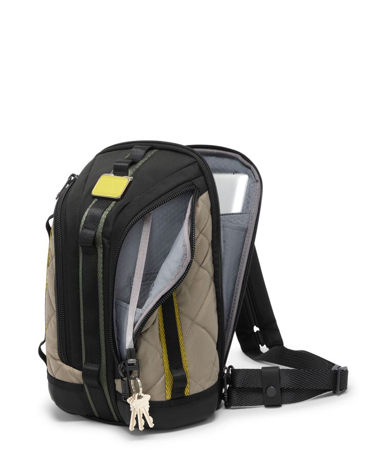 ALPHA BRAVO Knight 肩背包  hi-res | TUMI