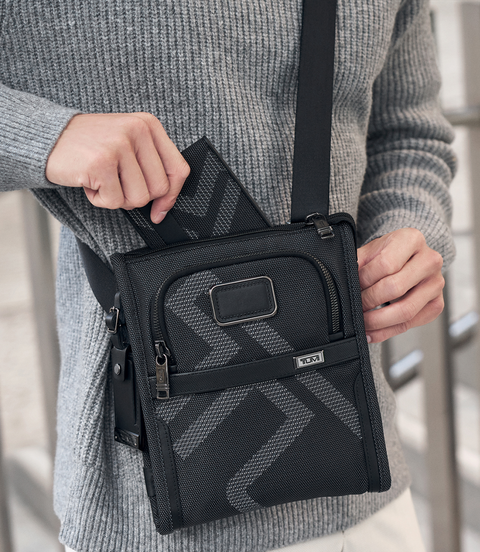 ALPHA 小型斜背包  lifestyle | TUMI