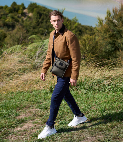 ALPHA 小型斜背包  lifestyle | TUMI