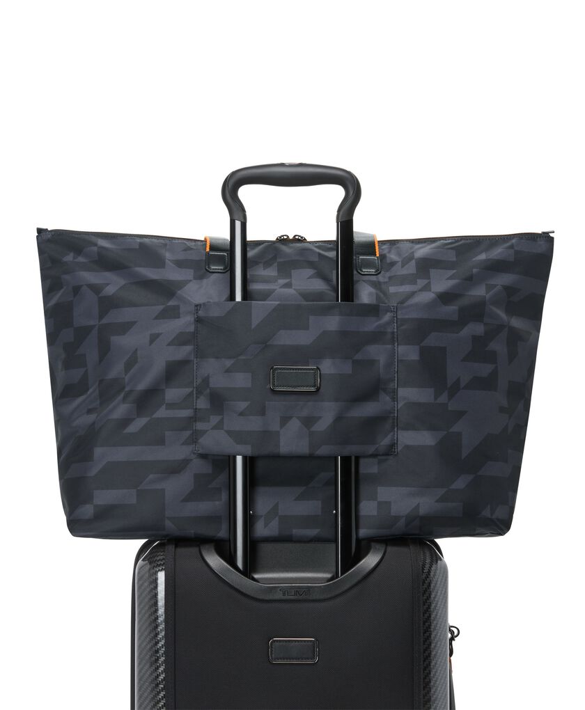 TUMI I MCLAREN Just In Case&reg; 托特包  hi-res | TUMI