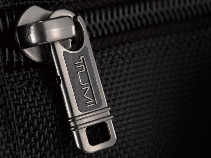 TUMI Omega 閉合系統與電子商務啟動