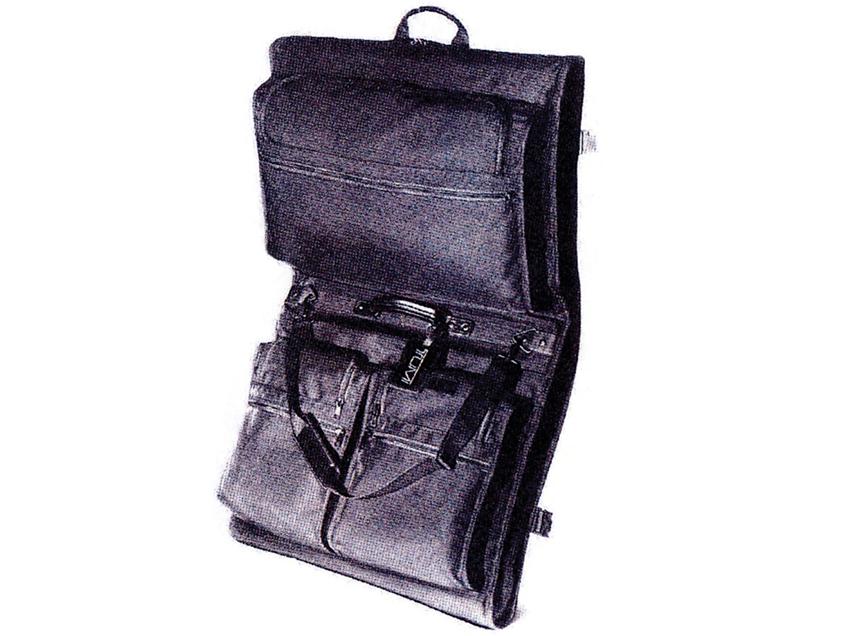TUMI 可折疊服飾袋設計